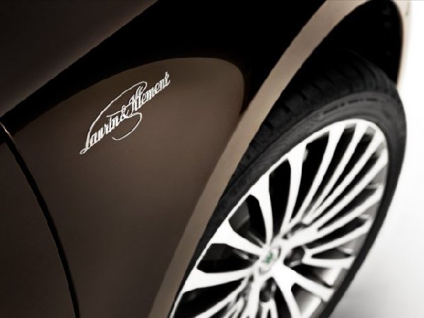 skoda-superb-laurin-klement-2012-9354-2g.jpg