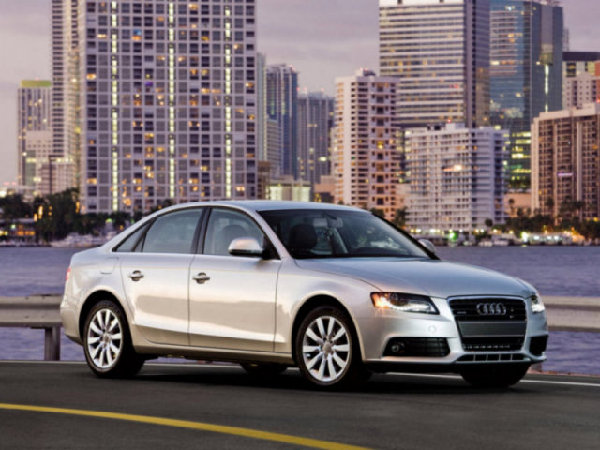 Audi_A4_Sedan_2009.jpg