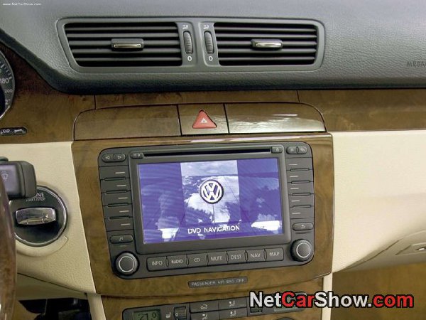 Volkswagen-Passat_2006_photo_6b.jpg